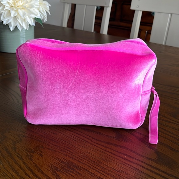 NIP Valentino Rose Pink Velvet Zip BAG - Picture 4 of 8